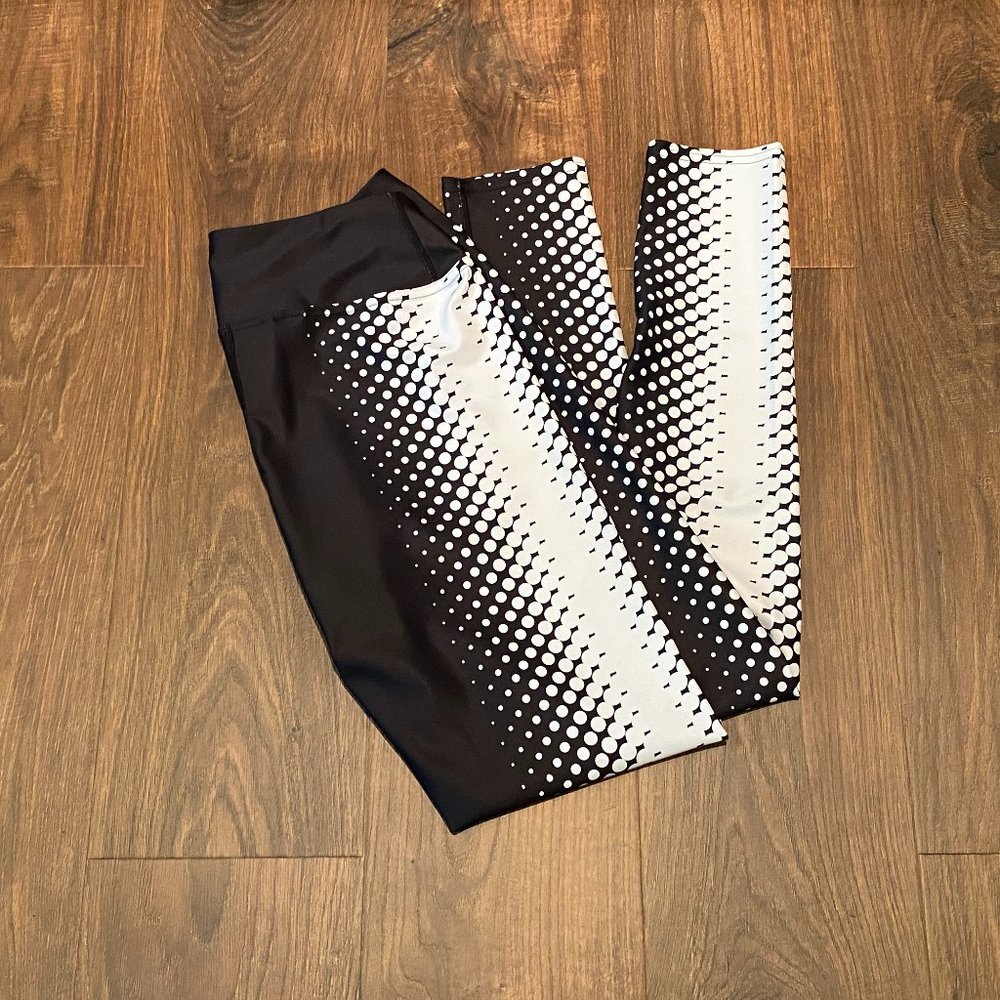 NWOT Fierce Pulse Black and White Leggings | Size XL